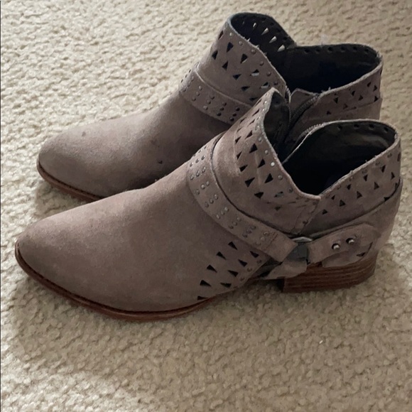 Vince Camuto Booties 8.5 - Picture 2 of 7